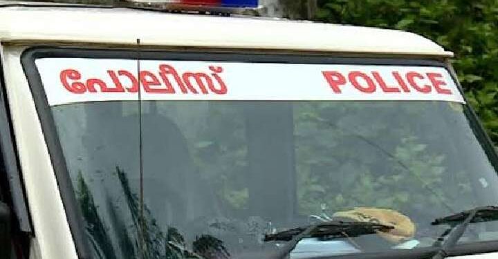 ജനലിൽ റിബൺ കൊണ്ട് കഴുത്തിൽ കുരുക്കിട്ട നിലയില് 11 വയസുകാരി, കളിക്കുന്നതിനിടെ ആത്മഹത്യ അഭിനയിച്ചതാണ് ദുരന്തത്തിൽ കലാശിച്ചതെന്ന് പ്രാഥമിക നിഗമനം; ദാരുണമരണം