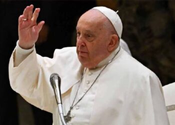 തനിയെ എഴുന്നേറ്റിരുന്നു, പ്രഭാതഭക്ഷണം കഴിച്ചു; ഫ്രാന്‍സിസ് മാര്‍പ്പാപ്പയുടെ ആരോഗ്യനിലയില്‍ നേരിയ പുരോഗതി