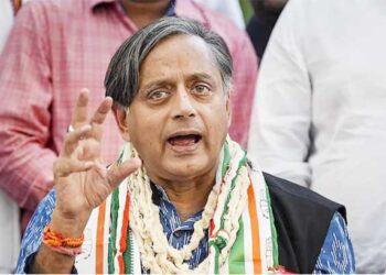 മൂന്നാം തവണയും പ്രതിപക്ഷത്ത് ഇരിക്കേണ്ടിവരും..!!! കേരളത്തിലെ കോണ്‍ഗ്രസില്‍ ഒരു പ്രധാന നേതാവിൻ്റെ അഭാവമുണ്ട്…!!  എൻ്റെ സേവനം ആവശ്യമില്ലെങ്കില്‍ മറ്റു വഴികളുണ്ട്…!! തുറന്നടിച്ച് ശശി തരൂർ..