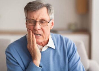 വാര്‍ദ്ധക്യത്തിലെ മോണരോഗവും പല്ലിലെ കേടുപാടും; ഉപയോഗിക്കാം ഈ ടൂത്ത്പേസ്റ്റുകള്‍