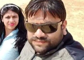 കാമുകിക്കൊപ്പം ജീവിക്കാൻ ഭാര്യയെ വാടക കൊലയാളിയെ വച്ച് കൊലപ്പെടുത്തി, കള്ളി വെളിച്ചത്താകാതിരിക്കാൻ കവർച്ച നാടകം, എഎപി നേതാവും കാമുകിയുമടക്കം ആറു പേർ അറസ്റ്റിൽ