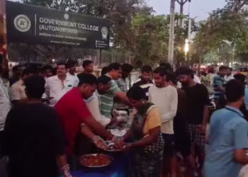 പക്ഷിപ്പനിയെ പേടിക്കുന്നില്ലെങ്കില്‍ നേരെ ഇങ്ങോട്ടു പോന്നോളൂ…!!! ഫ്രീയായി ഇഷ്ടംപോലെ ചിക്കന്‍ ബിരിയാണി തിന്നാം… മുട്ടയുടെ 40 വെറൈറ്റി വേറെയും..!!!