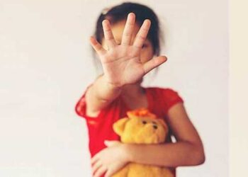 13 കാരൻ അശ്ലീല ചിത്രങ്ങൾക്കടിമ, അഞ്ചു വയസുകാരിയെ പീഡിപ്പിക്കാൻ ശ്രമം, പീഡനം ചെറുത്തതോടെ കല്ലും മരത്തടിയുമുപയോ​ഗിച്ച് കൊലപ്പെടുത്തി- അറസ്റ്റിൽ