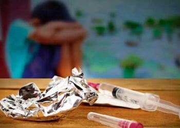 പത്താം ക്ലാസുകാരുടെ യാത്രയയപ്പ് കളറാക്കാൻ കഞ്ചാവും!!, പോലീസിന്റെ കൈ തിരിച്ചൊടിച്ച് കഞ്ചാവ് വിൽപനക്കാരൻ, ലഹരി ഉപയോഗിച്ച് പരിപാടിയിൽ പങ്കെടുത്ത വിദ്യാർഥികളും വിൽപനക്കാരനും പിടിയിൽ