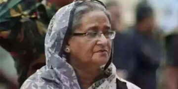 ‘ഞാൻ തിരിച്ചെത്തിയാൽ മരിച്ച പോലീസുകാർക്കുവേണ്ടി പ്രതികാരം ചെയ്യും’, വിദ്യാർഥി പ്രക്ഷോഭത്തിൽ മരിച്ച പോലീസുകാരുടെ വിധവകൾക്ക് വാക്കു നൽകി ഷെയ്ഖ് ഹസീന