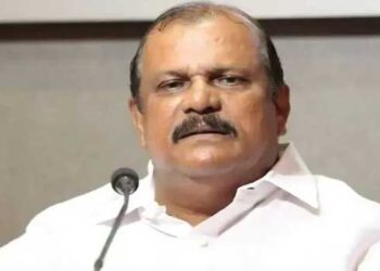 പോലീസ് മനസിൽ കണ്ടപ്പോൾ പിസി മാനത്തുകണ്ടു, അറസ്റ്റ് നീക്കമറിഞ്ഞ് കോടതിയിൽ കീഴടങ്ങി, നിയമം പാലിക്കും, കീഴടങ്ങാനാണ് ഞാൻ വന്നതെന്ന് മാധ്യമങ്ങളോട് പിസി ജോർജ്