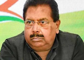മന്ത്രിമാറ്റത്തെ ചൊല്ലി പോരടിച്ച തോമസ് കെ തോമസ് മറുകണ്ടംചാടി എകെ ശശീന്ദ്രന് കൈകൊടുത്തു…!!!! കടിച്ചുകീറാൻ നിന്നവർ പരസ്പരം തോളിൽ കൈയ്യിട്ടതോടെ പി.സി. ചാക്കോ സംസ്ഥാന അധ്യക്ഷ സ്ഥാനം രാജിവച്ചു
