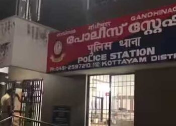 മൂന്നുമാസം നീണ്ടുനിന്ന ക്രൂരമായ റാഗിംഗ്..,  സ്വകാര്യ ഭാഗത്ത് ഡമ്പൽ തൂക്കിയിട്ട് ഉപദ്രവിച്ചു..,  കോമ്പസുകൊണ്ട് മുറിവേൽപിച്ചു, ഗാന്ധിനഗർ സ്കൂൾ ഓഫ് നേഴ്സിങ്ങിലെ അഞ്ചുപേർ പോലീസ് കസ്റ്റഡിൽ