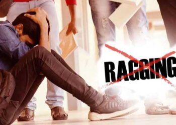 സീനിയേഴ്സ് ജൂനിയർ വിദ്യാർഥിയുടെ കൈകാലുകൾ കെട്ടിയിട്ടു മർദ്ദിച്ചു, 15 മിനിറ്റോളം മുട്ടുകുത്തിച്ചു നിർത്തി, ദാഹിച്ച് പൊരിഞ്ഞ് വെള്ളം ആവശ്യപ്പെട്ടപ്പോൾ തുപ്പിയിട്ട വെള്ളം കുടിപ്പിച്ചു, കാര്യവട്ടം ഗവ. കോളേജിലും റാഗിങ്, ഏഴുപേർക്കെതിരെ പരാതി