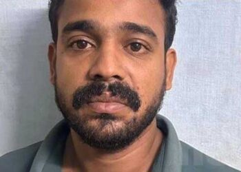 ട്രെയിനിൽവച്ച് വൃദ്ധ ദമ്പതികളുമായി സൗഹൃദം സ്ഥാപിച്ചു, നാ​വി​കസേ​നാ ആ​ശു​പ​ത്രി വ​ഴി ചി​കി​ത്സ ല​ഭ്യ​മാ​ക്കാമെന്ന് പറഞ്ഞു വീട് ചോദിച്ച് മനസിലാക്കി, പട്ടാപ്പകൽ ദമ്പതികളെ മയക്കിക്കിടത്തി സ്വർണാഭരണങ്ങൾ കവർന്ന പ്രതി അറസ്റ്റിൽ