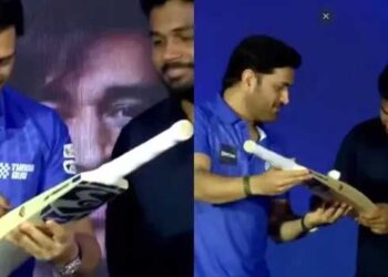 ‘തലയിരിക്കുമ്പോൾ വാലാടണോ’… ‌സീനിയർ താരം ഒപ്പിട്ട ബാറ്റിൽ ഒപ്പു വയ്ക്കാൻ മടിച്ച് സഞ്ജു, നിർബന്ധിച്ച് ധോണി