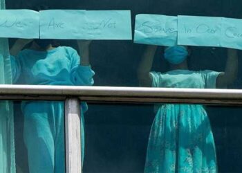 രക്ഷപെടുത്താൻ ശ്രമിച്ചാൽ മനുഷ്യക്കടത്തിന് അകത്താകും!! ജനലിനരികിൽനിന്ന് സഹായമഭ്യർഥിച്ച് നാടുകടത്തപ്പെട്ട് പനാമയിൽ തടവിലാക്കപ്പെട്ട കുടിയേറ്റക്കാർ.., വനപ്രദേശമായ ഡാരിയൻ ​ഗ്യാപിലേക്കു മാറ്റാൻ സാധ്യത, തടവിലുള്ളത് മുന്നൂറോളം പേർ