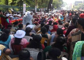 ആശാവർക്കർമാരുടെ സമരത്തിനു പിന്നിൽ അരാജക സംഘടനകൾ- എളമരം കരീം, ചുമ്മാതൊന്നുമല്ല പണി ചെയ്തതിന്റെ കൂലി ചോദിച്ചാണ് ഈ സമരം, തൊഴിലാളി വർ​ഗത്തിന്റെ നേതാവായി നിന്നുകൊണ്ട് അങ്ങനെ പറയുന്നത് വളരെ അപമാനകരം- ആശാ വർക്കർമാർ