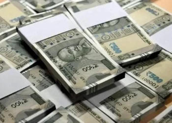 എറണാകുളത്തെ തുണി വ്യാപാര സ്ഥാപനത്തിൽ നിന്നും 6 കോടിയിലധികം കള്ളപ്പണം പിടികൂടി , തുടർ അന്വേഷണം തടസപ്പെടുത്താൻ ഉന്നതരുടെ ശ്രമം