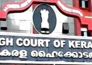 വക്കീലിന് നോട്ടീസ് നല്‍കാന്‍ പൊലീസിന് എന്തധികാരം, അഭിഭാഷകനല്ല, പ്രതിക്കാണ് നോട്ടീസ് നല്‍കേണ്ടതെന്ന് അറിയില്ലേ?  ഞാറക്കല്‍ എസ്‌ഐ അഖില്‍ വിജയകുമാറിനുനേരെ  ഹൈക്കോടതിയുടെ രൂക്ഷ വിമര്‍ശനം