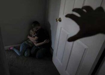 രണ്ടുവർഷമായി പീഡനം, സഹോദരിമാരെ പീഡിപ്പിച്ചത് അമ്മയുടെ ആൺസുഹൃത്ത്, തങ്ങളുടെ ദുരവസ്ഥ പുറംലോകത്തെത്തിക്കാൻ അവൾ കൂട്ടുകാരിക്ക് കത്തെഴുതി… കത്തു കണ്ടത് ക്ലാസ് ടീച്ചർ, പീഡനം കുട്ടികളുടെ അമ്മയുടെ അറിവോടെ?- പ്രതി കസ്റ്റഡിയിൽ