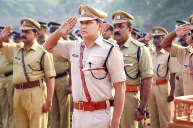 സല്യൂട്ട് കിട്ടിയില്ലെങ്കിൽ ജനപ്രതിനിധികൾ കലഹിക്കുന്ന സംഭവങ്ങൾ വരെ ഉണ്ടാകുന്നു, ഒരു മനുഷ്യൻ‌ മറ്റൊരു മനുഷ്യനെ അറ്റൻഷനായി നിന്ന് സല്യൂട്ട് ചെയ്യുന്നത് അപരിഷ്കൃതമായ നടപടി, പകരം നമസ്കാരം പറയലോ   അഭിവാദ്യം ചെയ്യലോ ആക്കണമെന്ന    എം. വിൻസെന്റ് എംഎൽഎ നൽകിയ സബ്മിഷന്  അനുമതി നിഷേധിച്ചു