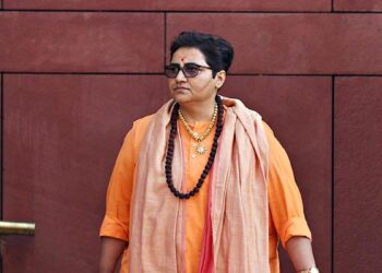 ജീവിക്കുക-ജീവിക്കാൻ അനുവദിക്കുക: മലേഗാവ് സ്ഫോടനക്കേസ്  പ്രതി  പ്രഗ്യ സിങ് ഠാക്കൂറിനെ  ആദരിക്കാൻ ഹിന്ദു സംഘടനയ്ക്ക് അനുമതി നൽകി ബോംബെ ഹൈക്കോടതി