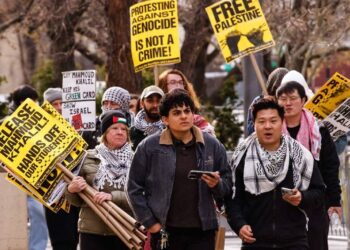 യുഎസ് അനുവദിച്ചിട്ടുള്ള സ്റ്റുഡന്റ് വിസ റദ്ദാക്കിയെന്നും എത്രയും പെട്ടെന്ന് രാജ്യം വിടണമെന്നുമുള്ള ആവശ്യവുമായി യുഎസ് ഭരണകുടം ; ഇന്ത്യയില്‍ നിന്നുള്ള വിദ്യര്‍ത്ഥികള്‍ക്കെതിരയും നടപടി