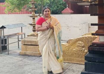 ‘എത്ര IVF ചെയ്താലും ജനിക്കാൻ ഈശ്വര നിശ്ചയമുള്ള കുഞ്ഞുങ്ങൾ മാത്രമേ ഇവിടെ ജനിക്കുകയുള്ളൂ!! സയൻസ് അഥവാ ശാസ്ത്രം മാത്രമായിരുന്നു ശരി എങ്കിൽ എട്ടു ദിവസത്തെ ദൗത്യത്തിന് പോയവർ ഒൻപതാം ദിവസം തിരികെ എത്തിയേനെ’- നടി ലക്ഷ്മിപ്രിയ