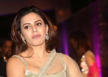 ഡിജിപിയുടെ മകൾ, സ്വർണം കടത്താൻ സർക്കാർ വാഹനവും പ്രോട്ടോക്കോളും മറയായി, ഈവർഷം മാത്രം നടത്തിയത് പത്തിലധികം വിദേശ യാത്രകൾ, കന്നട നടി രന്യ റാവു പിടിയിലാകുമ്പോൾ ബെൽറ്റിനുള്ളിൽ ഒളിപ്പിച്ച നിലയിൽ കണ്ടെത്തിയത് 14 കിലോ സ്വർണം