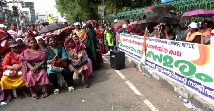 ആശാ വര്‍ക്കര്‍മാര്‍ക്കു പിന്നാലെ   അങ്കണവാടി ജീവനക്കാരെ ഭയപ്പെടുത്തിയോടിക്കാൻ സംസ്ഥാന സർക്കാർ:  സമരം ചെയ്യുന്നവര്‍ക്ക് ഓണറേറിയം നല്‍കേണ്ടെന്ന് ഉത്തരവ്, സമരം തുടർന്നാൽ കടുത്ത നടപടികൾ നേരിടേണ്ടി വരുമെന്നും ഭീഷണി