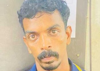 ചികിത്സയ്ക്കെത്തിയ യുവതിയോട് സംസാരിക്കാൻ അടുത്തുകൂടിയ മുൻ ഭർത്താവിന്റെ വക ആസിഡ് ആക്രമണം, മുഖത്തും നെഞ്ചത്തും പൊള്ളലേറ്റ് അലറിക്കരഞ്ഞുകൊണ്ട് പിൻതിരിഞ്ഞോടിയയെങ്കിലും പിന്നിൽ നിന്നും ആസിഡ് ഒഴിച്ചു, യുവാവ് അറസ്റ്റിൽ