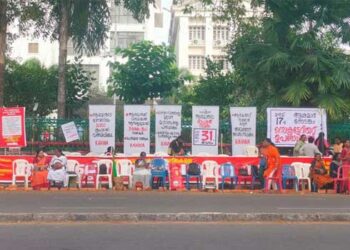 ആശാവർക്കർമാരുടെ സമരം പൊളിച്ചു കയ്യിൽ കൊടുക്കാൻ പുതിയ തന്ത്രവുമായി സർക്കാർ, തിങ്കളാഴ്ച ആശമാർക്ക് വിവിധ ജില്ലകളിൽ പരിശീലന പരിപാടി സംഘടിക്കാൻ ആരോഗ്യ വകുപ്പ് നീക്കം