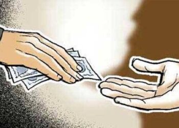 പടക്ക കടയുടെ  ലൈസന്‍സ് പുതുക്കാൻ 3000 രൂപ കൈക്കൂലി,   കണ്ണൂര്‍ താലൂക്ക് തഹസില്‍ദാര്‍ വിജിലെൻസ് പിടിയിൽ