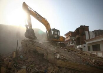 മുസ്ലിം വീടുകൾക്ക് നേരെ ബുൾഡോസർ രാജുമായി മഹാരാഷ്ട്രയിലെ ബിജെപി സർക്കാർ, നാഗ്പൂർ കലാപത്തിലെ  മുഖ്യ പ്രതി ഫഹിംഖാന്റെ വീട് ഭാഗികമായി ഇടിച്ചു നിരത്തി, കലാപം നടത്തുന്നവരുടെ നെഞ്ചത്തൂടെ ബുൾഡോസർ കയറ്റണമെന്നു  ബിജെപി മന്ത്രി