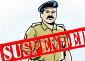 ട്രെയിനിൽ നിന്ന് വീണ് മരിച്ചയാളുടെ  ബാഗിൽ നിന്ന്  3000 രൂപ മോഷ്ടിച്ച ആലുവ ഗ്രേഡ് എസ്ഐയ്ക്ക് സസ്പെന്ഷൻ