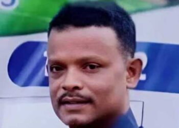 ബസ് സ്റ്റോപ്പിൽ നിന്ന് ആളുകളെ കയറ്റി ഓട്ടോ ഡ്രൈവർക്ക് നടുറോട്ടിലിട്ട് ക്രൂര മർദ്ദനം, കണ്ടക്റ്ററുടെ മർദ്ദനത്തിൽ ഓട്ടോ ഡ്രൈവർ കുഴഞ്ഞുവീണ് മരിച്ചു