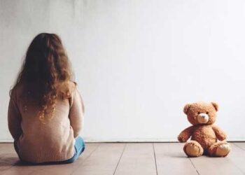 12 കാരിയെ കൊലപാതകത്തിലേക്ക് നയിച്ചത് ഒറ്റപ്പെടുമോയെന്ന ഭയമോ? അച്ഛൻ മരിച്ചു, അമ്മ കൂടെയില്ല, വളർത്തുന്നത് പിതൃസഹോദരൻ, തന്നോട് സ്നേഹക്കുറവുണ്ടായിരുന്നെന്ന് പെൺകുട്ടി!! അന്വേഷണം പെൺകുട്ടിയിലേക്കെത്തിച്ചത് മാതാപിതാക്കളുടെ സംശയം