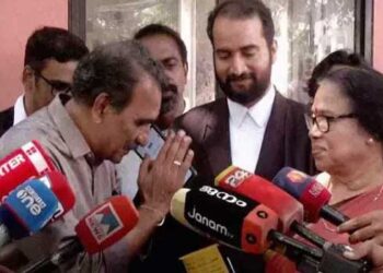 ”കോടതി പറഞ്ഞിട്ടല്ല…എന്റെ ഔദാര്യമാണ് എന്റെ ഖേദം…!! മാപ്പ് പറഞ്ഞത് ബന്ധുക്കൾ തന്നെ കളിയാക്കുന്നെന്നു ശ്രീമതി ടീച്ചർ കരഞ്ഞുപറഞ്ഞു, പത്രക്കാരോട് പറയണമെന്നു പറഞ്ഞതും ടീച്ചർതന്നെ, സ്ത്രീയല്ലേ, എന്റെ രാഷ്ട്രീയത്തേക്കാൾ വിലയില്ലേയെന്നു കരുതി…”