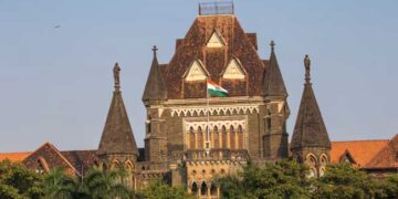 മുടി കൈകാര്യം ചെയ്യാൻ ജെസിബി ഉപയോഗിക്കേണ്ടി വരും, സഹപ്രവർത്തകന്റെ കമന്റിനെതിരെ പരാതിക്കാരി കോടതിയിൽ, സ്ത്രീയുടെ മുടിയെ കുറിച്ചുള്ള പരാമർശം ലൈംഗിക അതിക്രമമായി കണക്കാക്കാനാകില്ല- ബോംബെ ഹൈക്കോടതി