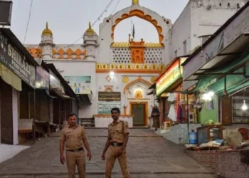 ഹിന്ദുത്വ സംഘടനകളുടെ ഭീഷണി: ഔറംഗസേബിന്റെ സ്മാരകം ഡ്രോണ്‍ നിരോധിത മേഖലയായി  പ്രഖ്യാപിച്ച് ജില്ലാ ഭരണകൂടം, വർഗീയത പരത്തുന്ന 500ൽ അധികം സമൂഹമാധ്യമ പോസ്റ്റുകൾ നീക്കം ചെയ്തു