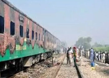 പാക്കിസ്ഥാനിൽ ട്രെയിൻ തട്ടിയെടുത്തതിന് പിന്നാലെ വ്യോമാക്രമണം…!!! പാക് സൈന്യവും ബലൂച് ലിബറേഷൻ ആർമിയും ഏറ്റുമുട്ടുന്നു… 182 പേരെ ബന്ദികളാക്കി.., സൈന്യം ആക്രമിച്ചാൽ ബന്ദികളെ വധിക്കുമെന്ന് ഭീഷണി…