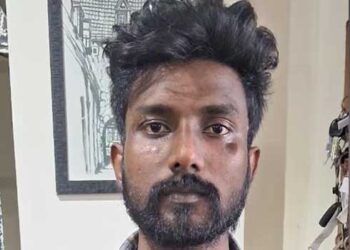 പോക്സോ കേസ് പ്രതി, ലഹരിയ്ക്കടിമ, പണം ആവശ്യപ്പെട്ട് വീട്ടിൽ നിരന്തരം വഴക്ക്, സഹികെട്ട് അമ്മ മകനെ പോലീസിലേൽപ്പിച്ചു, പോലീസെത്തിയപ്പോൾ ബ്ലേഡ് കഴുത്തിൽ വച്ച് ആത്മഹത്യാ ഭീഷണി, പ്രതിക്ക് ലഹരി കടത്തുകാരുമായി ബന്ധമെന്ന് പോലീസ്