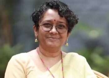 ഭർത്താവിന്റെ നിറവുമായി താരതമ്യം ചെയ്ത് അപമാനിച്ചു!! എന്നെ വീണ്ടും ഗർഭപാത്രത്തിലെത്തിച്ച് വെളുത്ത സുന്ദരിയായി തിരികെ കൊണ്ടുവരാമോ നാലാം വയസിൽ അമ്മയോട് ചോദിച്ചു…, കറുപ്പിൽ ഞാൻ കണ്ടെത്താത്ത സൗന്ദര്യം എന്റെ മക്കൾ കണ്ടെത്തി- ചീഫ് സെക്രട്ടറി ശാരദ മുരളീധരൻ