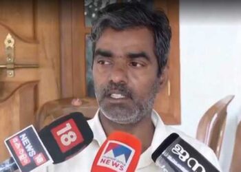 ‘മക്കൾക്ക് മാരകായുധങ്ങൾ കയ്യിൽ വച്ചുകൊടുത്തത് രക്ഷിതാക്കൾ!! പ്രതികളുടെ ഏട്ടൻമാർ എന്റെ കുട്ടിയെ അടിക്കുന്നത് നോക്കി നിന്നു, നീതി പീഠം കൈയ്യൊഴിഞ്ഞാല്‍ ഒരു തുണ്ട് കയറില്‍ എല്ലാം അവസാനിപ്പിക്കും. സമനില തെറ്റിയാണ് നില്‍ക്കുന്നത്’- ഷഹബാസിന്റെ പിതാവ്