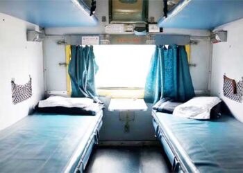 എസി കോച്ചുകളിലെ ലോവർ ബെർത്തിനു വേണ്ടി ഇനി കടിപിടി കൂടണ്ട… ചോദിച്ചില്ലെങ്കിലും ലോവർ ബെർത്ത് ഇനി മുതിർന്ന പൗരന്മാർക്ക്, വികലാം​ഗർ, സ്ത്രീകൾ, ​ഗർഭിണികൾ എന്നിവർക്കും പരി​ഗണന