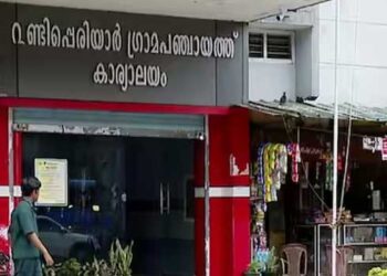 കുംബിടിയാ… കുംബിടി…ഒരേസമയം തൊഴിലുറപ്പ് ജോലിയിലും പഞ്ചായത്ത് കമ്മിറ്റി ഓഫിസിലും പങ്കെടുത്തതായി രേഖ, വൈസ് പ്രസിഡന്റടക്കം അഞ്ച് പഞ്ചായത്തംഗങ്ങൾക്കെതിരെ നടപടി