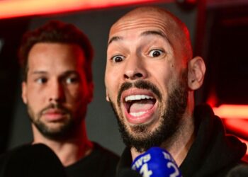 തലയിൽ തോക്ക് ചൂണ്ടി പല കാര്യങ്ങളും ചെയ്യാൻ നിർബന്ധിക്കും, ഐ ലവ് യു പറഞ്ഞില്ലെങ്കിൽ ക്രൂരമായ മർദ്ദനം, ലൈംഗിക ബന്ധത്തിനിടെ  കഴുത്തുഞെരിച്ച് ബോധം കെടുത്തി, ഇൻഫ്ലുവൻസർ ആൻഡ്രൂ ടേറ്റിനെതിരെ യുവതികൾ