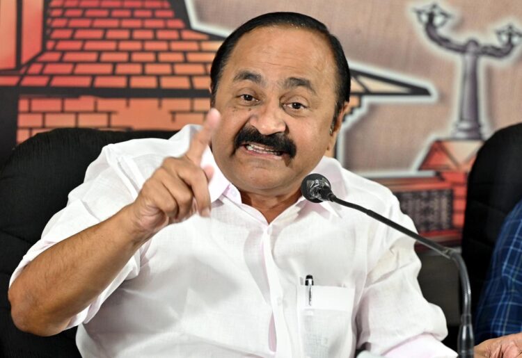 എസ്എഫ്‌ഐ കേരളത്തിലെ ലഹരിവ്യാപനത്തിന്റെ കണ്ണികൾ, സിപിഎം അവരെ രാഷ്ട്രീയ രക്ഷാകര്‍തൃത്വം നൽകി ക്രിമിനലുകള്‍ ആക്കുന്നു, എസ്എഫ്‌ഐ ഉടൻ പിരിച്ചുവിടണമെന്ന്  വിഡി സതീശന്‍