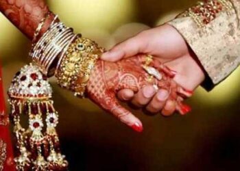 മകളെ കാണിച്ച് അമ്മയെ വിവാഹം കഴിപ്പിക്കാൻ ശ്രമിച്ചു, പരാതിയുമായി 22കാരൻ