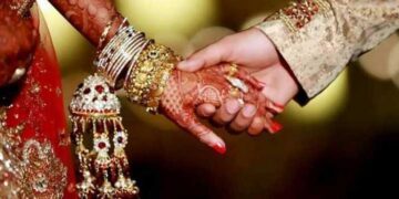 മകളെ കാണിച്ച് അമ്മയെ വിവാഹം കഴിപ്പിക്കാൻ ശ്രമിച്ചു, പരാതിയുമായി 22കാരൻ