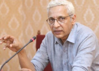 കണ്ണൂർ സർവ്വകലാശാലയ്‌ക്കെതിരെ കേസ് നടത്താൻ  സർവകലാശാല ഫണ്ടിൽ നിന്ന് പണം ഉപയോഗിച്ചു: വിവാദമായതിനെ തുടർന്ന് പണം തിരിച്ചടച്ച് മുൻ വിസി