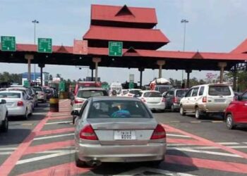 കയ്യടിക്കെടാ…, കലക്ടർക്ക്..!!! റോഡ് മൊത്തം ബ്ലോക്ക്…, എറണാകുളം- തൃശൂർ ഹൈവേയിൽ വാഹനങ്ങൾ മണിക്കൂറുകളോളം ഗതാഗത കുരുക്കിൽ…., ഒരു ക്രമീകരണവും ഏർപ്പെടുത്താതെ ഹൈവേ അതോറിറ്റി…!! പരിഹരിക്കാതെ പാലിയേക്കരയിൽ ടോൾ പിരിക്കേണ്ടെന്ന് കലക്ടർ..!!!