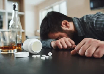 ലഹരിക്കടിമയായ  എംബിഎ വിദ്യാർ‌ഥി  ഒമ്പതാം നിലയിൽനിന്നു ചാടി ആത്മഹത്യ ചെയ്തു