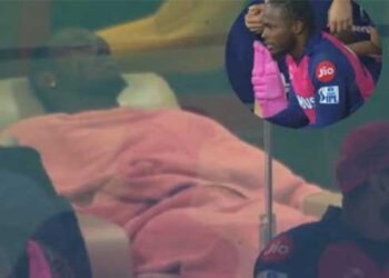 നായകനെത്തി, ഇനി എല്ലാം അവൻ നോക്കിക്കോളും, സുഖമായി ഒന്നുറങ്ങാം!! രാജസ്ഥാൻ ബാറ്റിങ്ങിനിടെ കൗതുകമുണർത്തി ജോഫ്ര ആർച്ചറിന്റെ ഉറക്കം, ബ്ലാങ്കറ്റ് പുതച്ച് സുഖനിദ്രയിലാണ് കക്ഷി – വീഡിയോ